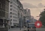 Standbild Flughafen London Heathrow London England Vereinigtes Königreich, 1965, aus Sekunde 30 historischem Filmmaterial Videoclip 65675043073