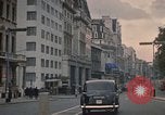 Standbild Flughafen London Heathrow London England Vereinigtes Königreich, 1965, aus Sekunde 31 historischem Filmmaterial Videoclip 65675043073