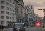 Standbild Flughafen London Heathrow London England Vereinigtes Königreich, 1965, aus Sekunde 32 historischem Filmmaterial Videoclip 65675043073