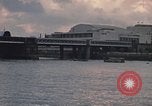 Standbild Flughafen London Heathrow London England Vereinigtes Königreich, 1965, aus Sekunde 51 historischem Filmmaterial Videoclip 65675043073