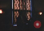 Standbild Diskussionsteilnehmer Adresse Studenten Chicago Illinois USA, 1970, aus Sekunde 4 historischem Filmmaterial Videoclip 65675043075