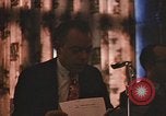 Standbild Diskussionsteilnehmer Adresse Studenten Chicago Illinois USA, 1970, aus Sekunde 17 historischem Filmmaterial Videoclip 65675043075