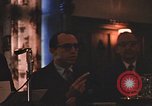 Standbild Diskussionsteilnehmer Adresse Studenten Chicago Illinois USA, 1970, aus Sekunde 19 historischem Filmmaterial Videoclip 65675043075