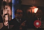 Standbild Diskussionsteilnehmer Adresse Studenten Chicago Illinois USA, 1970, aus Sekunde 20 historischem Filmmaterial Videoclip 65675043075
