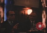Standbild Diskussionsteilnehmer Adresse Studenten Chicago Illinois USA, 1970, aus Sekunde 21 historischem Filmmaterial Videoclip 65675043075