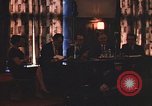 Standbild Diskussionsteilnehmer Adresse Studenten Chicago Illinois USA, 1970, aus Sekunde 33 historischem Filmmaterial Videoclip 65675043075