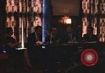 Standbild Diskussionsteilnehmer Adresse Studenten Chicago Illinois USA, 1970, aus Sekunde 38 historischem Filmmaterial Videoclip 65675043075