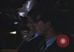 Standbild Diskussionsteilnehmer Adresse Studenten Chicago Illinois USA, 1970, aus Sekunde 42 historischem Filmmaterial Videoclip 65675043075