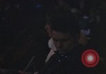 Standbild Diskussionsteilnehmer Adresse Studenten Chicago Illinois USA, 1970, aus Sekunde 46 historischem Filmmaterial Videoclip 65675043075