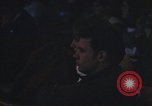 Standbild Diskussionsteilnehmer Adresse Studenten Chicago Illinois USA, 1970, aus Sekunde 48 historischem Filmmaterial Videoclip 65675043075