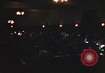 Standbild Diskussionsteilnehmer Adresse Studenten Chicago Illinois USA, 1970, aus Sekunde 58 historischem Filmmaterial Videoclip 65675043075