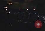 Standbild Diskussionsteilnehmer Adresse Studenten Chicago Illinois USA, 1970, aus Sekunde 61 historischem Filmmaterial Videoclip 65675043075