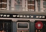 Image le bout du monde cafe London England Royaume-Uni, 1970, de la seconde 5 séquences d'archives historiques vidéo 65675043077