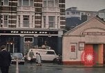 Image le bout du monde cafe London England Royaume-Uni, 1970, de la seconde 29 séquences d'archives historiques vidéo 65675043077