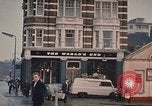 Image le bout du monde cafe London England Royaume-Uni, 1970, de la seconde 33 séquences d'archives historiques vidéo 65675043077