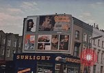 Image le bout du monde cafe London England Royaume-Uni, 1970, de la seconde 35 séquences d'archives historiques vidéo 65675043077
