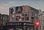 Image le bout du monde cafe London England Royaume-Uni, 1970, de la seconde 38 séquences d'archives historiques vidéo 65675043077