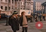 Image à poil long hippies London England Royaume-Uni, 1970, de la seconde 29 séquences d'archives historiques vidéo 65675043079
