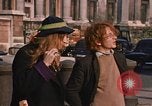 Image à poil long hippies London England Royaume-Uni, 1970, de la seconde 32 séquences d'archives historiques vidéo 65675043079