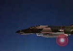 Standbild F-4E Phantom II Vietnam, 1970, aus Sekunde 3 historischem Filmmaterial Videoclip 65675043100