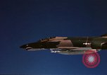 Standbild F-4E Phantom II Vietnam, 1970, aus Sekunde 4 historischem Filmmaterial Videoclip 65675043100