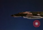 Standbild F-4E Phantom II Vietnam, 1970, aus Sekunde 8 historischem Filmmaterial Videoclip 65675043100