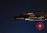 Standbild F-4E Phantom II Vietnam, 1970, aus Sekunde 9 historischem Filmmaterial Videoclip 65675043100