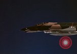 Standbild F-4E Phantom II Vietnam, 1970, aus Sekunde 10 historischem Filmmaterial Videoclip 65675043100
