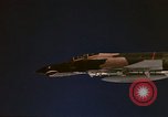 Standbild F-4E Phantom II Vietnam, 1970, aus Sekunde 13 historischem Filmmaterial Videoclip 65675043100