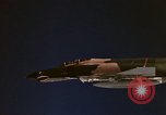 Standbild F-4E Phantom II Vietnam, 1970, aus Sekunde 15 historischem Filmmaterial Videoclip 65675043100