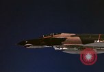 Standbild F-4E Phantom II Vietnam, 1970, aus Sekunde 20 historischem Filmmaterial Videoclip 65675043100