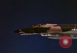 Standbild F-4E Phantom II Vietnam, 1970, aus Sekunde 21 historischem Filmmaterial Videoclip 65675043100