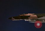 Standbild F-4E Phantom II Vietnam, 1970, aus Sekunde 23 historischem Filmmaterial Videoclip 65675043100