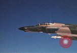 Standbild F-4E Phantom II Vietnam, 1970, aus Sekunde 34 historischem Filmmaterial Videoclip 65675043100