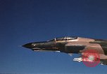 Standbild F-4E Phantom II Vietnam, 1970, aus Sekunde 42 historischem Filmmaterial Videoclip 65675043100