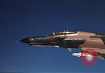 Standbild F-4E Phantom II Vietnam, 1970, aus Sekunde 46 historischem Filmmaterial Videoclip 65675043100