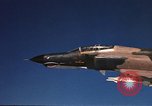 Standbild F-4E Phantom II Vietnam, 1970, aus Sekunde 47 historischem Filmmaterial Videoclip 65675043100