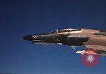 Standbild F-4E Phantom II Vietnam, 1970, aus Sekunde 48 historischem Filmmaterial Videoclip 65675043100