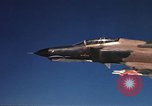 Standbild F-4E Phantom II Vietnam, 1970, aus Sekunde 49 historischem Filmmaterial Videoclip 65675043100