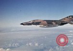 Standbild F-4E Phantom II Vietnam, 1970, aus Sekunde 50 historischem Filmmaterial Videoclip 65675043100
