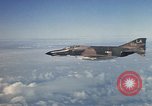 Standbild F-4E Phantom II Vietnam, 1970, aus Sekunde 53 historischem Filmmaterial Videoclip 65675043100