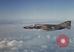 Standbild F-4E Phantom II Vietnam, 1970, aus Sekunde 55 historischem Filmmaterial Videoclip 65675043100
