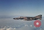 Standbild F-4E Phantom II Vietnam, 1970, aus Sekunde 57 historischem Filmmaterial Videoclip 65675043100