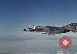 Standbild F-4E Phantom II Vietnam, 1970, aus Sekunde 62 historischem Filmmaterial Videoclip 65675043100