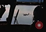 Standbild HH-3E in Flug Vietnam, 1970, aus Sekunde 33 historischem Filmmaterial Videoclip 65675043125
