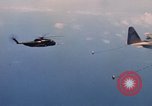 Standbild HH-3E in Flug Vietnam, 1970, aus Sekunde 37 historischem Filmmaterial Videoclip 65675043125