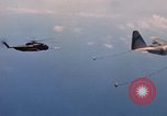 Standbild HH-3E in Flug Vietnam, 1970, aus Sekunde 39 historischem Filmmaterial Videoclip 65675043125