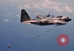 Standbild HH-3E in Flug Vietnam, 1970, aus Sekunde 43 historischem Filmmaterial Videoclip 65675043125