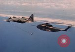 Standbild HH-3E in Flug Vietnam, 1970, aus Sekunde 48 historischem Filmmaterial Videoclip 65675043125