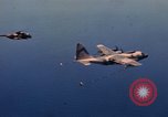 Standbild im Flug durch den HC-130 P Vietnam Da Nang, 1970, aus Sekunde 14 historischem Filmmaterial Videoclip 65675043127
